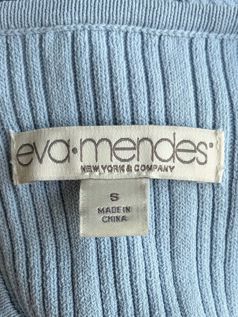 •Eva Mendes• Ice Blue Ribbed Mock Neck Sleeveless Sweater - Size Small - Picture 2 of 8